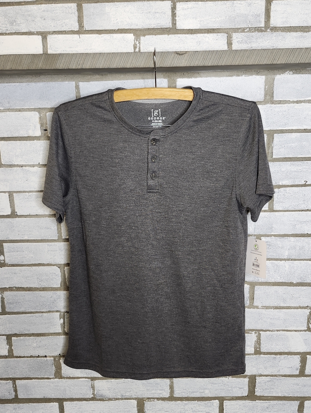 • NWT George Men's Short Sleeve Henley T-Shirt Size Small Gray Polyester